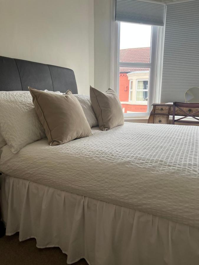 2025 Award Winner Liverpool Strawberry House - 3 Bedrooms Eksteriør billede